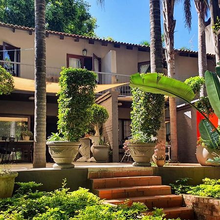 Waterhouse Guest Lodge - Indus Street Pretoria Bagian luar foto
