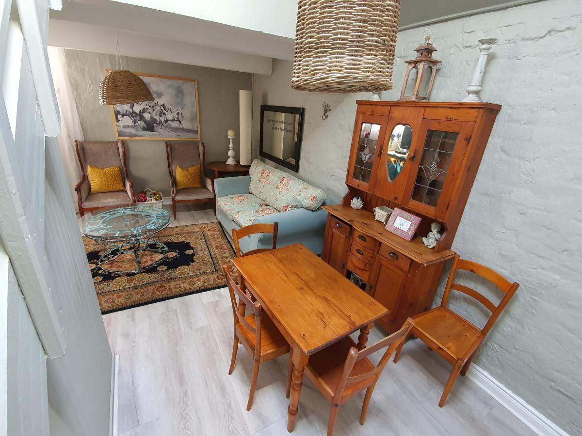 Waterhouse Guest Lodge - Indus Street Pretoria Bagian luar foto