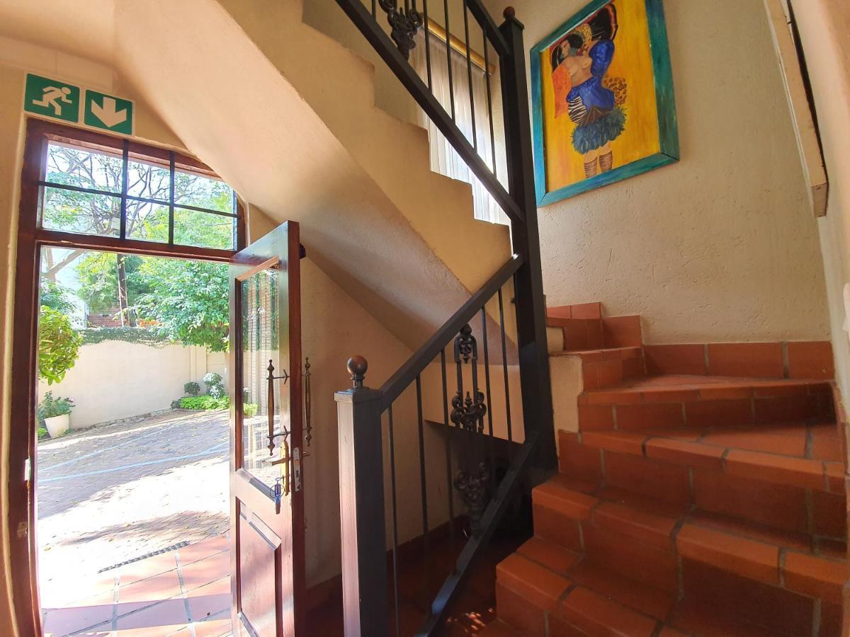 Waterhouse Guest Lodge - Indus Street Pretoria Bagian luar foto
