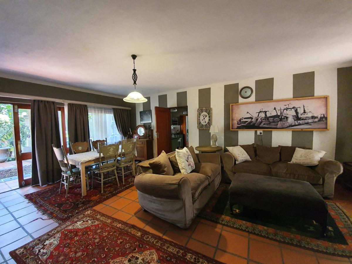 Waterhouse Guest Lodge - Indus Street Pretoria Bagian luar foto