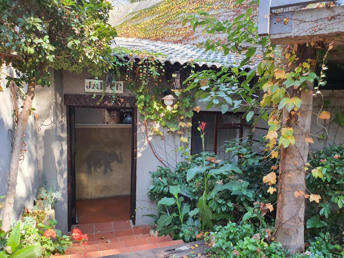 Waterhouse Guest Lodge - Indus Street Pretoria Bagian luar foto