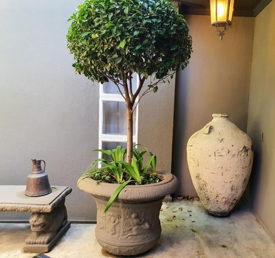 Waterhouse Guest Lodge - Indus Street Pretoria Bagian luar foto