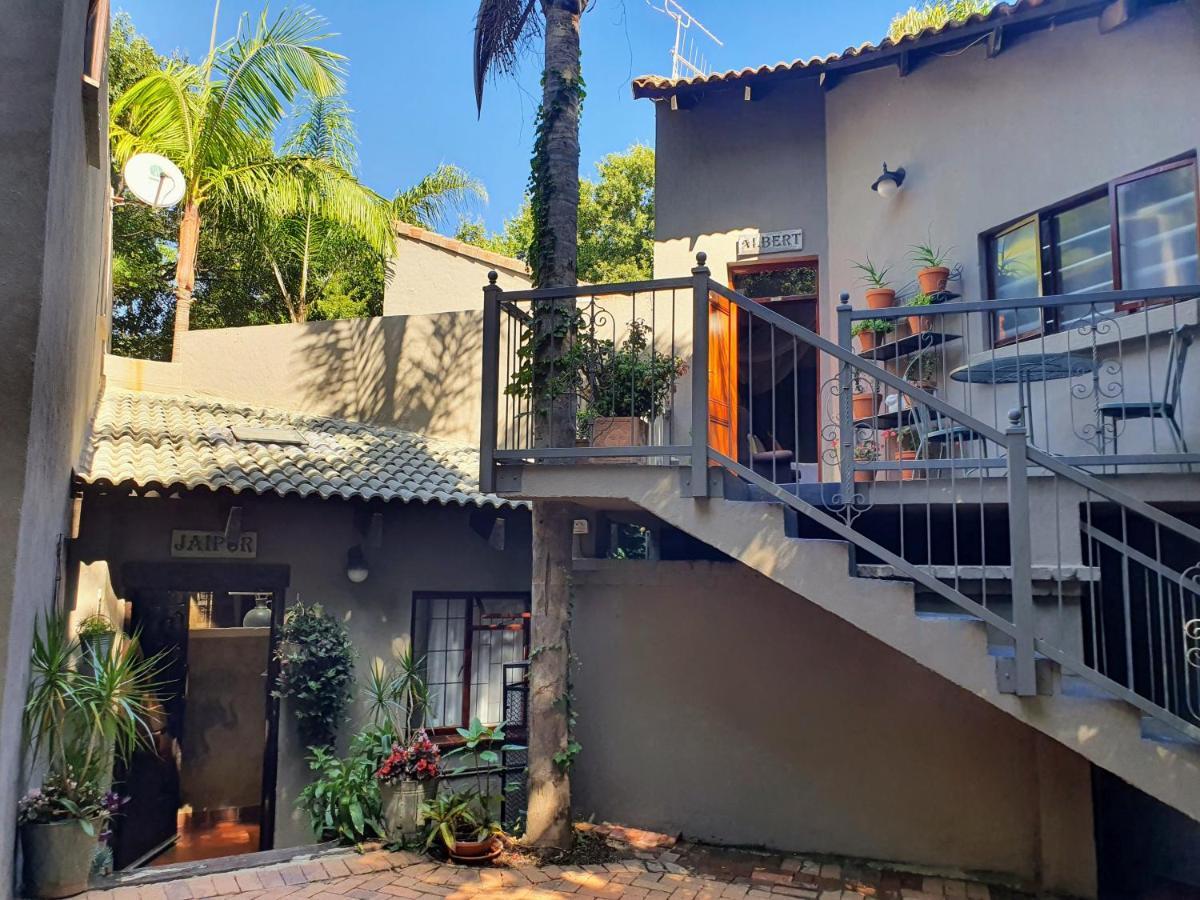 Waterhouse Guest Lodge - Indus Street Pretoria Bagian luar foto